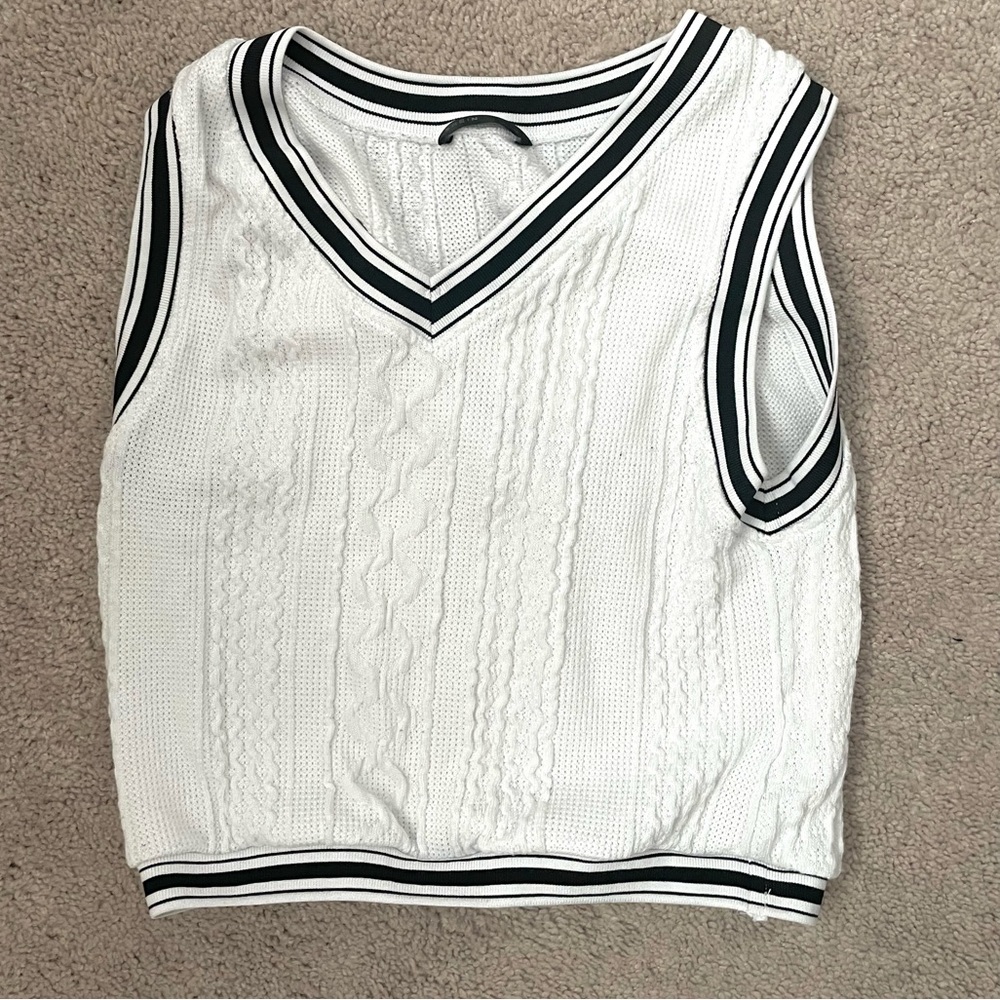 Black and white weater Vest